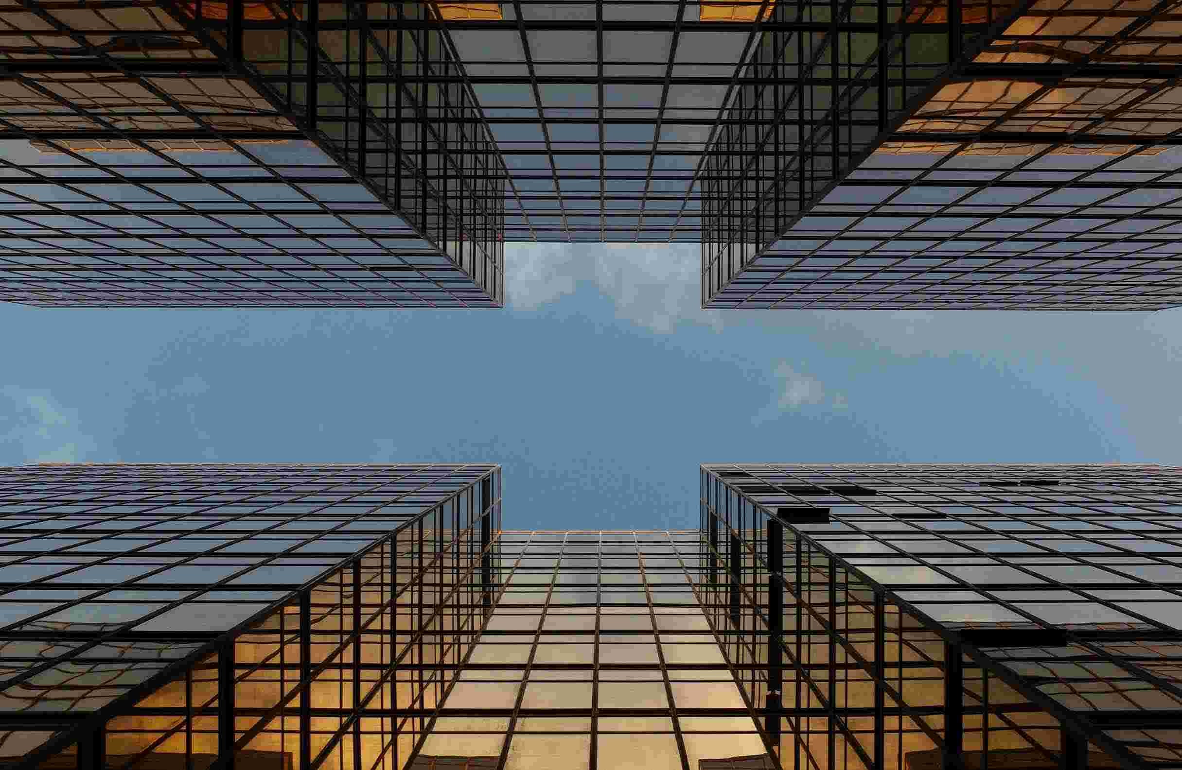 Оптимизация управления запасами с помощью UHF RFID-наклеек: повышение эффективности розничных операций