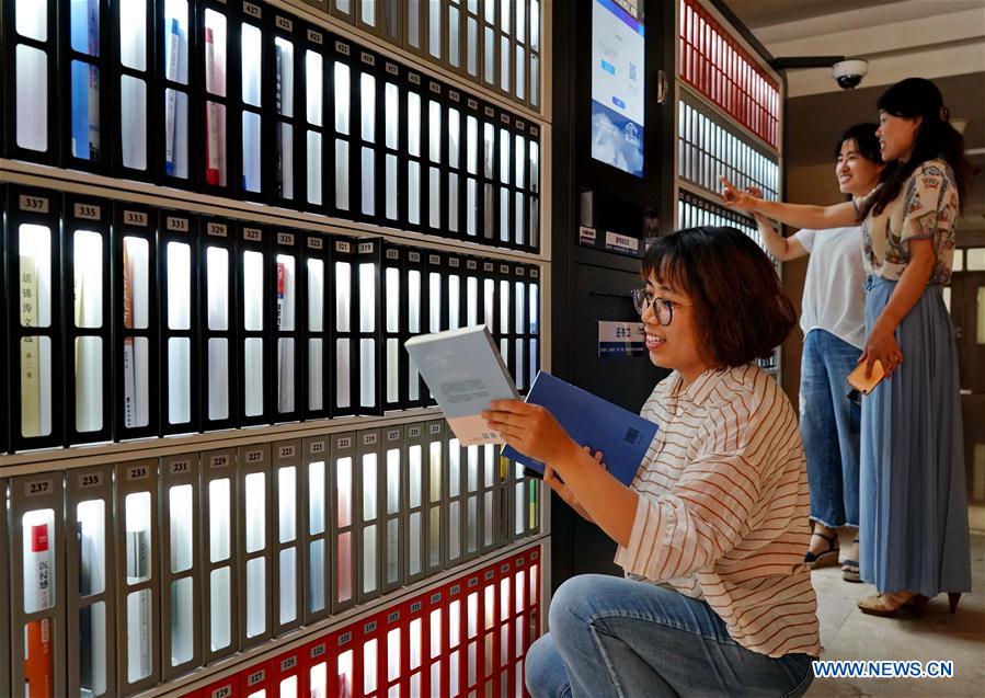 Интеллектуальное управление библиотекой: RFID обеспечивает самообслуживание при выдаче, возврате и быстром отслеживании запасов книг.