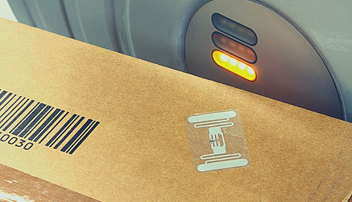 Усовершенствование защиты от подделок: RFID делает аутентификацию предметов роскоши проще и надежнее.